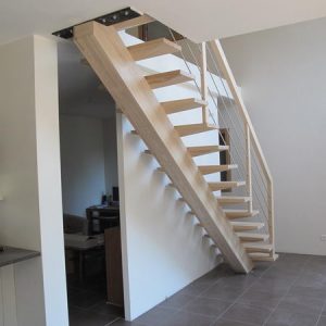 09-10 Escalier droit sur limon central