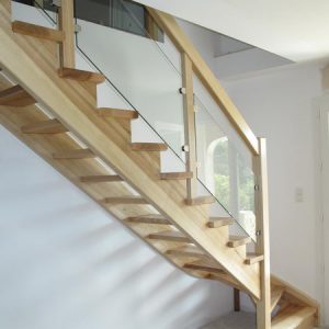 10-23 Escalier 1/4 tournant rampe en verre