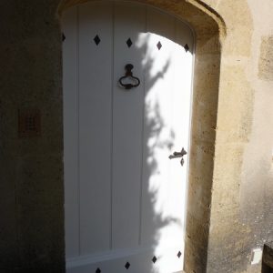 10-21 Porte d&rsquo;entrée en mélèze