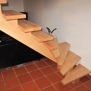 15-15 Escalier 1/4 tournant a limon central