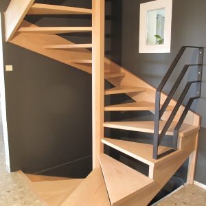 15-14 Escalier colimaçon carré poteau exagonal sur 2étages